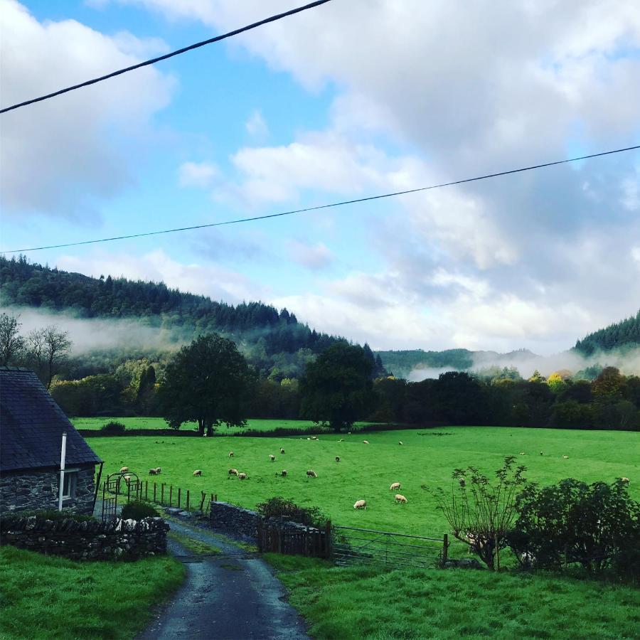 Tyddyn Bach Bunkhouse Villa Betws-y-Coed Bagian luar foto